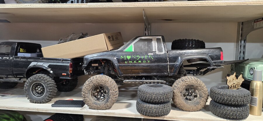 SCX10 Monster Energy